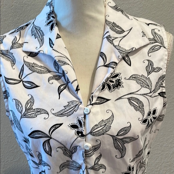 TALBOTS White and Black Sleeveless Fitted Blouse - Picture 2 of 6